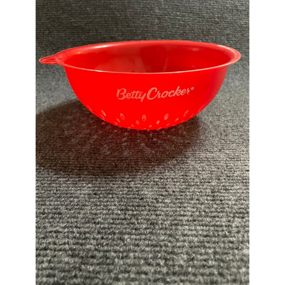 Betty Crocker Red Plastic Colander Strainer Round Kitchen Food Prep 7.5 Inch